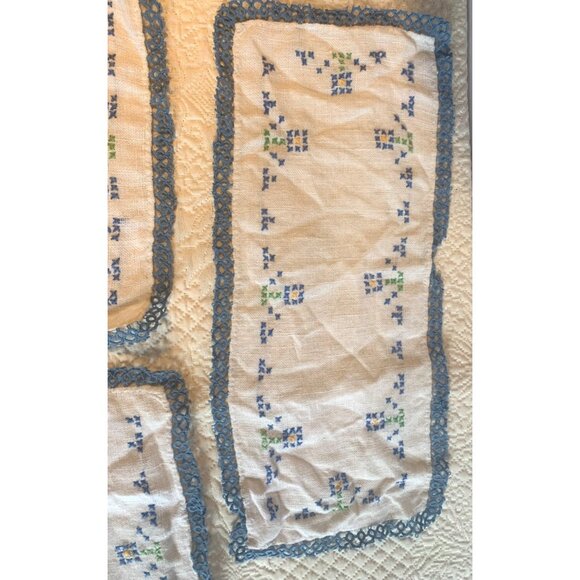 Vintage blue lace and flower cross stitch doilies set of 3 - Picture 4 of 14